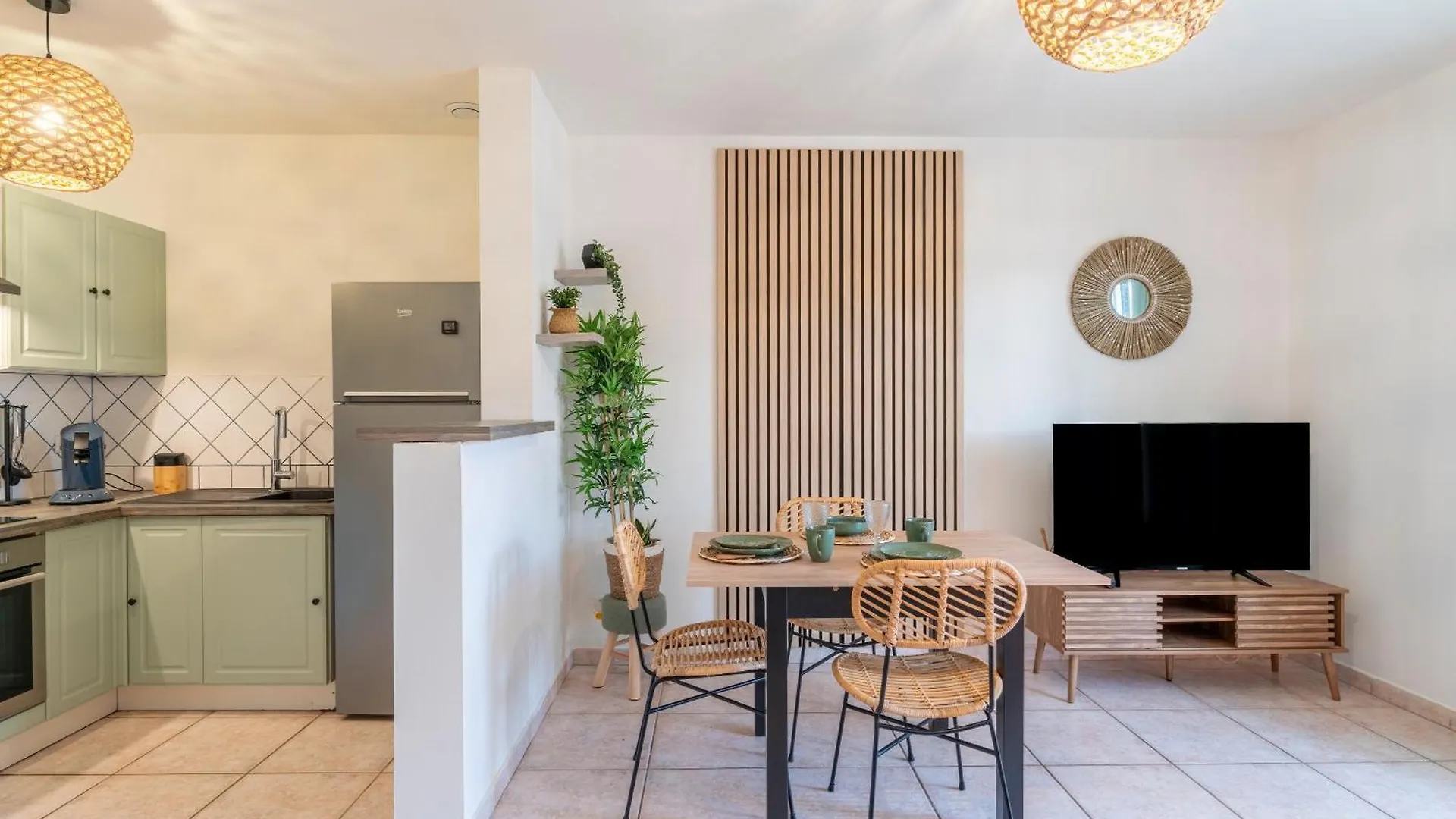 Holiday home Charmante Maisonnette A Sorgues France